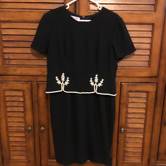 Maggy London Dresses & Skirts - ✳️ 3 for 💲2️⃣4️⃣ ✳️  Maggy London Black Size 12 Petite Dress